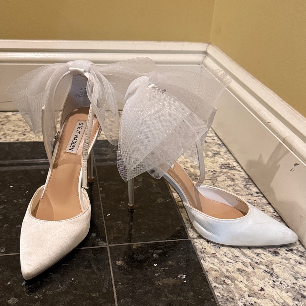 Steve Madden White Heels with Tulle Bow
